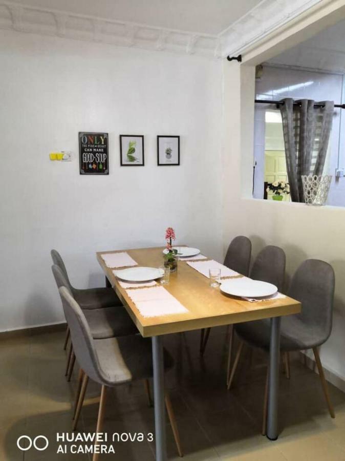 Ibu Home-To-Stay Pasir Gudang Kültér fotó